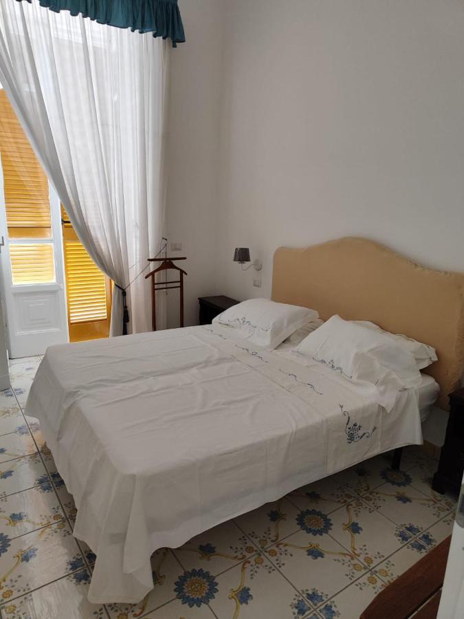 Appartement The House Of The Sunbeam à Naples Extérieur photo
