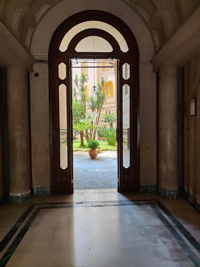 Appartement The House Of The Sunbeam à Naples Extérieur photo