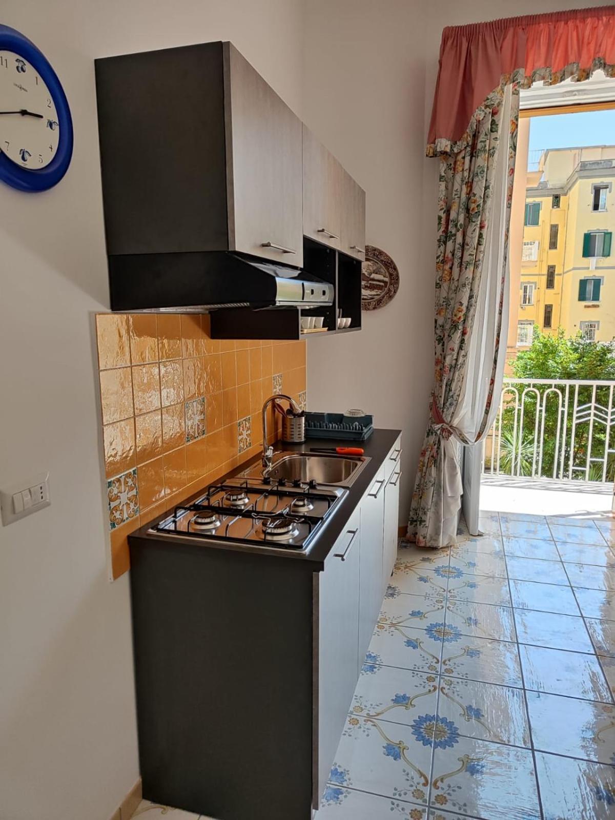 Appartement The House Of The Sunbeam à Naples Extérieur photo
